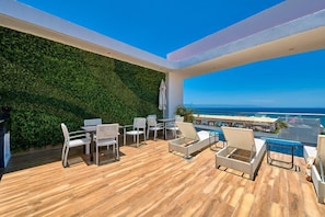 Apartment, 1 King Bed, Kitchen, Beach View (505 Torre Ambar) | Outdoor dining