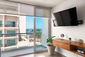 Apartment, 1 King Bed, Kitchen, Beach View (505 Torre Ambar) | Living area