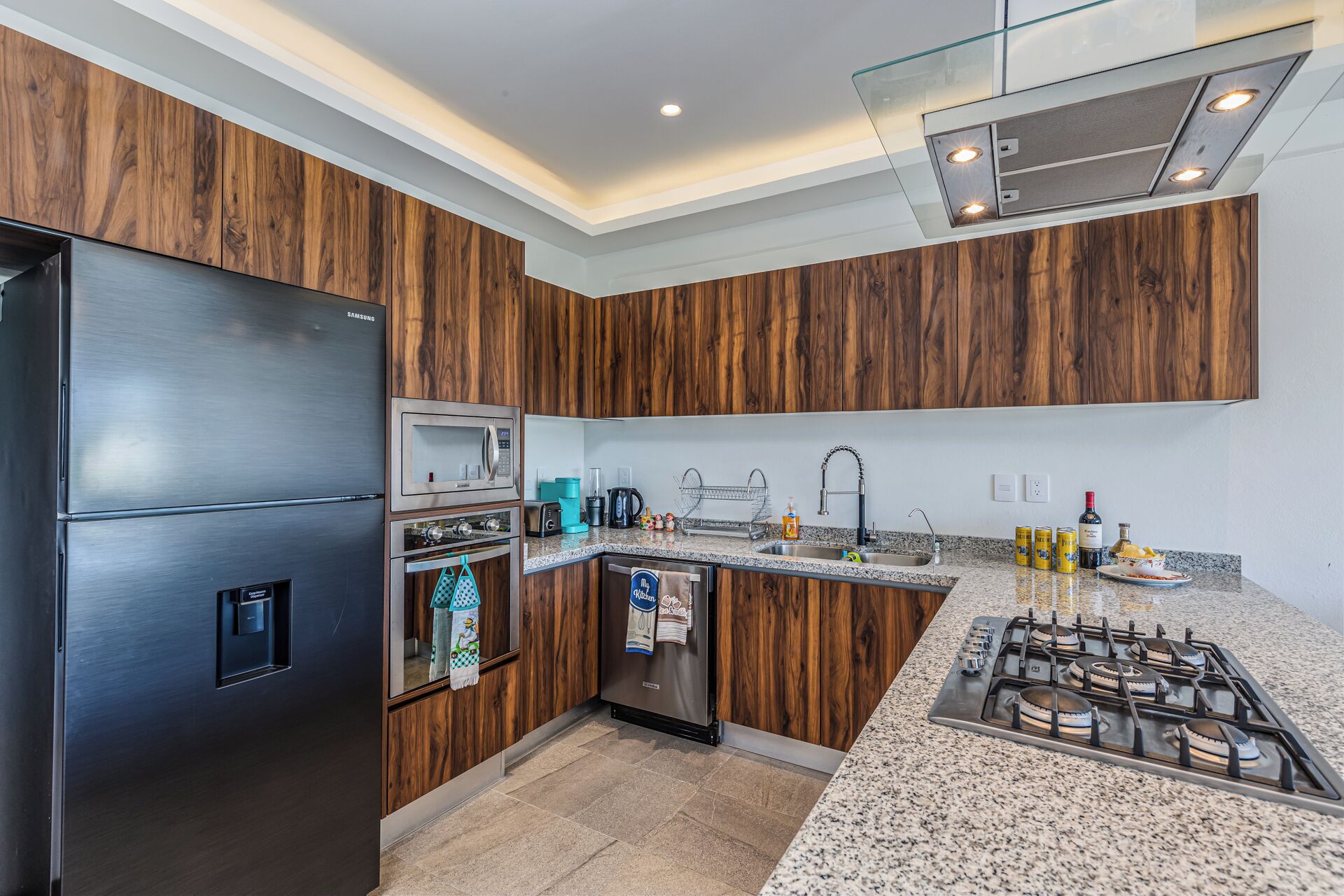 Leilighet, flere senger, kjøkken, bassengutsikt (Believe Condo Flamingos Believe 302) | Eget kjøkken | Kaffetrakter/tekoker og spisebord