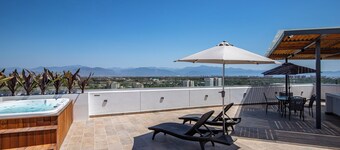 Believe Condo Flamingos Believe 302