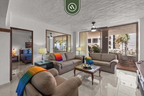 Apartment, Berbilang Katil, Kitchen, Ocean View (Vista del sol 215) | Ruang tamu | 42 inci televisyen skrin rata dengan digital 