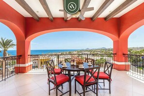 Leilighet, flere senger, balkong, havutsikt (Hacienda Encantada 2705) | Utendørsservering