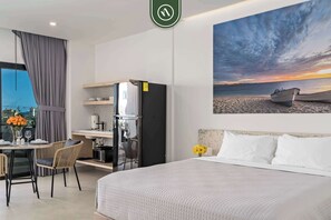 Studio, 1 King Bed, Balcony, Partial Ocean View (605 Tower 202) - Amazing Studio - Terrace - Marina - King Bed (Cabo San Lucas)