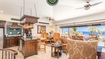 Vila, várias camas, acesso à piscina, vista para o oceano (Hacienda Encantada Villa 2516) | Parte interna