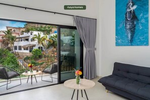 Apartment, 1 King Bed with Sofa bed, Balcony, Ocean View (605 Tower (304-404)) | Living area | 42-inch flat-screen TV with digital channels