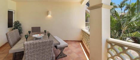 Apartment, Multiple Beds, Balcony, Partial Ocean View (Las Mañanitas LM C208) | Outdoor dining