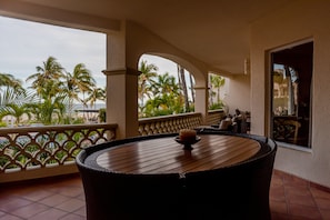 تناول الطعام بالخارج