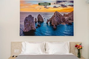Studio, 1 King Bed, Balcony, City View (605 Tower 302)