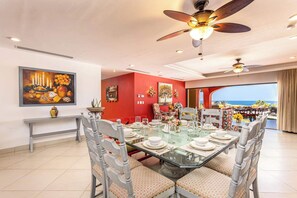 Condo, varias camas, patio, vista al océano (Hacienda Encantada 1706) | Restaurantes