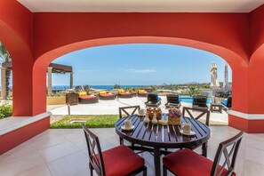 Appart'hôtel, plusieurs lits, patio, vue océan (Hacienda Encantada 1706) | Restauration extérieure