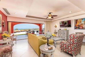Condo, nhiều giường, sân hiên, quang cảnh biển (Hacienda Encantada 1706) | Khu phòng khách | TV màn hình phẳng 42-inch có truyền hình kỹ thuật số 