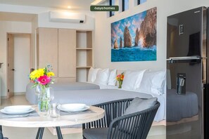 Apartment, Multiple Beds, Balcony (605 Tower-302/01 Lockoff) | 2 bedrooms, individually decorated, individually furnished, bed sheets - Amazing Studio - Terrace Overlooking the Marina (Cabo San Lucas)