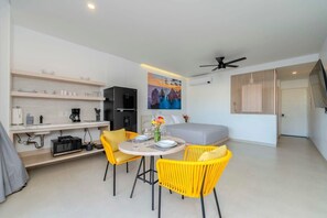 Apartment, Multiple Beds, Balcony (605 Tower-302/01 Lockoff)