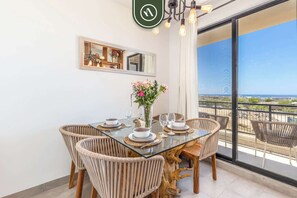 Townhome, 2 Queen Beds, Kitchen, Ocean View (Camino del Mar 731) | Dining