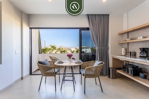 Studio, 2 Queen Beds, Balcony, City View (605 Tower 103) | Dining