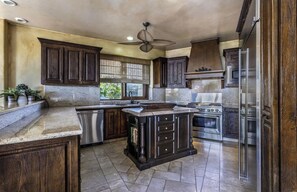 House, Multiple Beds, Pool Access, Ocean View (Casa de Gio) | Private kitchen | Coffee/tea maker - Casa de Gio - Amazing 3 Beds With Great View (Cabo San Lucas)