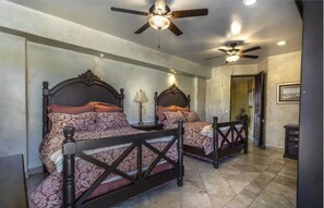 House, Multiple Beds, Pool Access, Ocean View (Casa de Gio) | 3 bedrooms, individually decorated, individually furnished, bed sheets - Casa de Gio - Amazing 3 Beds With Great View (Cabo San Lucas)