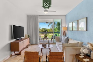 Apartment, Multiple Beds, Kitchen, Beach View (Balancan 302) | Living area