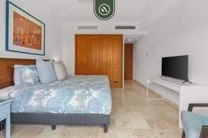 Lejlighed - flere senge - terrasse - strandudsigt (Balancan 302) | 2 soveværelser, individuelt design, individuel indretning, sengetøj