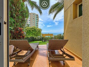 Apartment, Mehrere Betten, Küche, Meerblick (DelCanto Torre D 8GH) | Terrasse/Patio