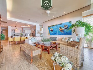 Living area - Luxury 4 BR Condo - Private Beachfront Deck With Pool (Nuevo Nayarit)