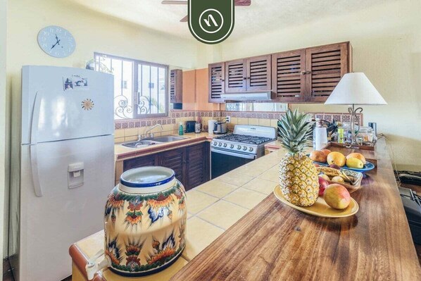 Departamento, varias camas, balcón, vista al océano (Vista del Sol 804) | Cocina privada