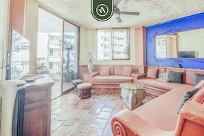 Apartment, Multiple Beds, Balcony, Ocean View (Vista del Sol 804) | Living area