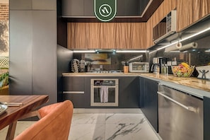 Apartment, 1 King Bed with Sofa bed, Kitchen, Beach View (Avida 616 Casa Magnífica) | Private kitchen