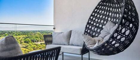 Condo, Plusieurs lits, accès à la piscine, vue sur l’océan (Aria Ocean T3 813) | Terrasse/patio