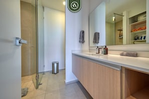 Apartment, Mehrere Betten, Poolzugang, Meerblick (Aria Ocean T3 813) | Badezimmer | Handtücher