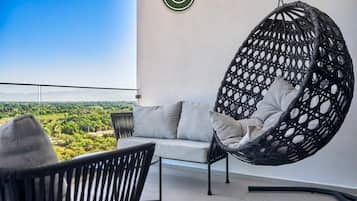 Leilighet, flere senger, kjøkken, havutsikt (Aria Ocean T3 813) | Terrasse/patio