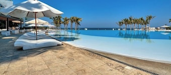 Oceanfront 2BR Condo -private Balcony - Beach