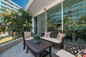 Appartamento, letti multipli, accesso alla piscina, vista oceano (Aria Ocean 179) | Terrazza/patio