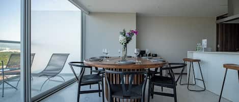 Condo, varias camas, acceso a la alberca, vista al océano (Maritima Playa 9R) | 2 habitaciones, decoración personalizada y muebles diferentes