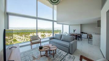 Condo, varias camas, acceso a la alberca, vista al océano (Maritima Playa 9R) | Área de sala de estar