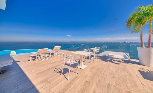 Terrace/patio - Luxury Penthouse -ocean View - GYM - Pool (Puerto Vallarta)