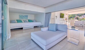 Departamento, varias camas, cocina, vista al océano (Orchid-8D) | Área de sala de estar | Televisión de pantalla plana de 42 pulgadas con canales digitales 