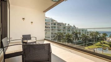Apartment, 1 King Bed with Sofa bed, Kitchen, Ocean View (Aria Ocean T3 603) | Terrace/patio