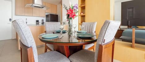 Condo, 1 cama King size y sofá cama, acceso a la alberca, vista al océano (Aria Ocean T3 603) | 1 habitación, decoración personalizada y muebles diferentes