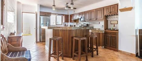 Condo, nhiều giường, có thể sử dụng hồ bơi, quang cảnh biển (610 Vista del Sol) | Bếp riêng | Dụng cụ pha cà phê/trà