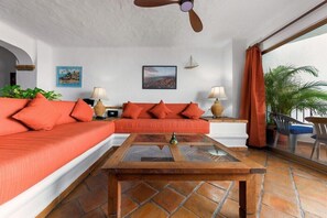 Apartamento, varias camas, balcón, vistas al mar (710-VistadelSol) | Zona de estar