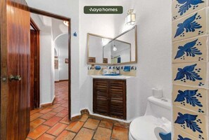 Appartement, Plusieurs lits, balcon, vue sur l’océan (710-VistadelSol) | Salle de bain | Serviettes fournies
