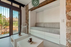 Departamento, 1 cama King size, cocina, vista a la montaña (Sagitario 120 U6) | Área de sala de estar | Televisión de pantalla plana de 42 pulgadas con canales digitales 