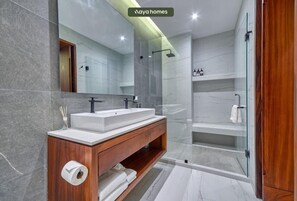 Condo, 2 Queen Beds, Jetted Tub, Ocean View (Madero 320 306) | Bathroom | Towels