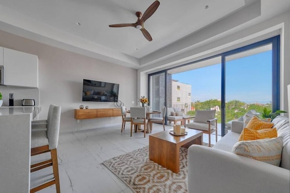 Condo, 2 Queen Beds, Jetted Tub, Ocean View (Madero 320 306) | Living area