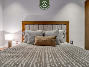 2 bedrooms, individually decorated, individually furnished, bed sheets - Amazing 2 BR Condo in Versalles - Rooftop Pool (Puerto Vallarta)