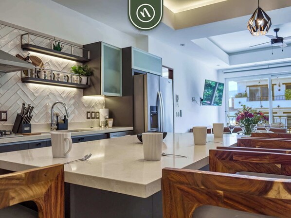 Apartment, Multiple Beds, Kitchen, Mountain View (Esquina Versalles 204) | Private kitchen | Coffee/tea maker, dining tables