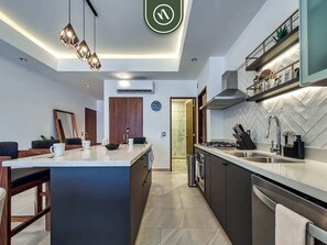 Apartment, Multiple Beds, Kitchen, Mountain View (Esquina Versalles 204) | Private kitchen | Coffee/tea maker, dining tables