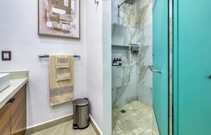 Condo, Multiple Beds, Pool Access, Mountain View (Esquina Versalles 204) | Bathroom | Towels
