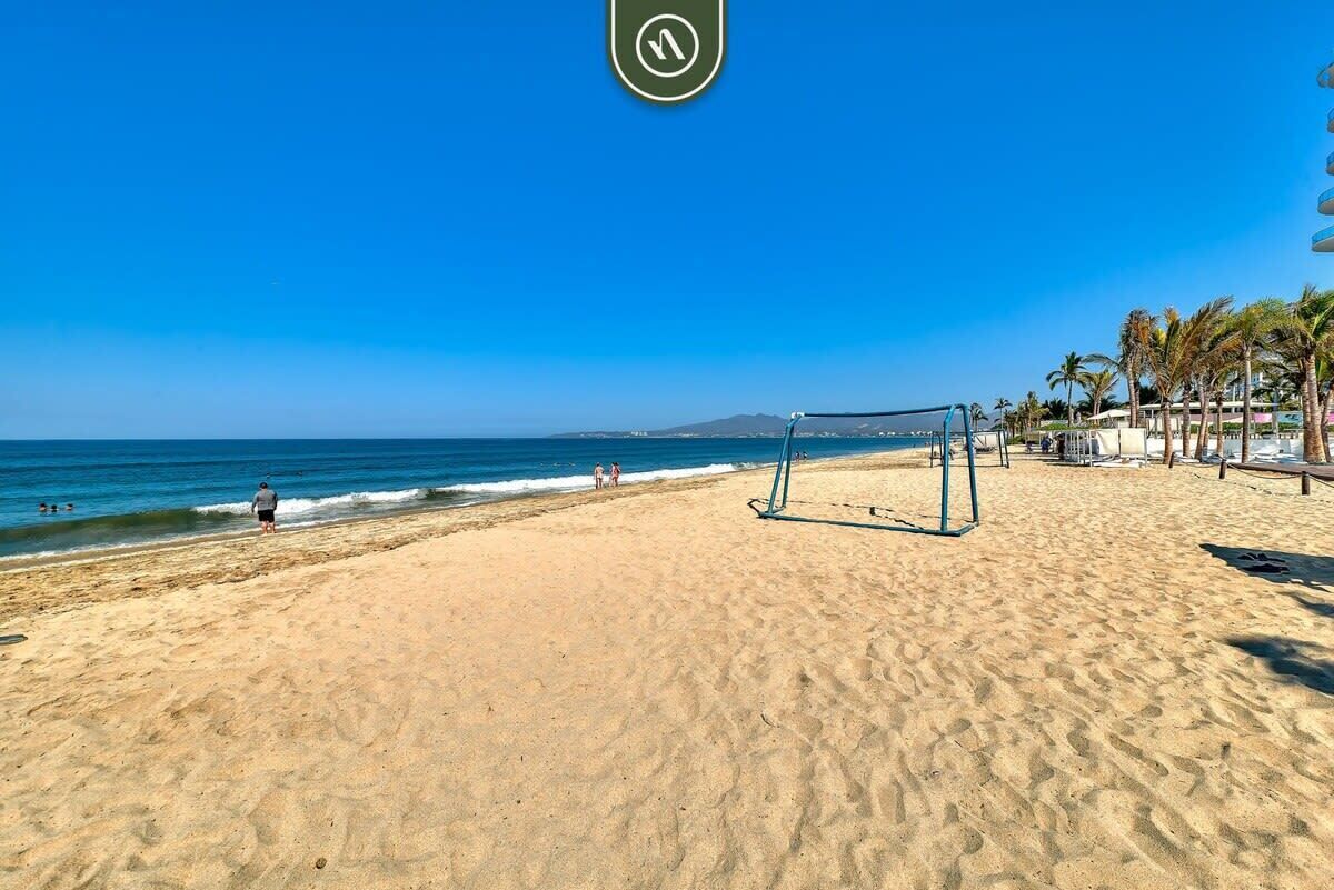 Una spiaggia nelle vicinanze